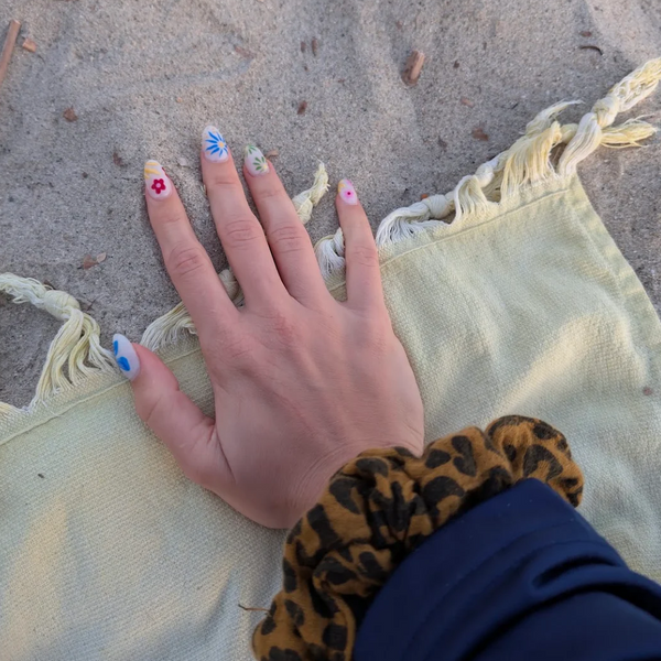 Réalisation nail art Jeanne